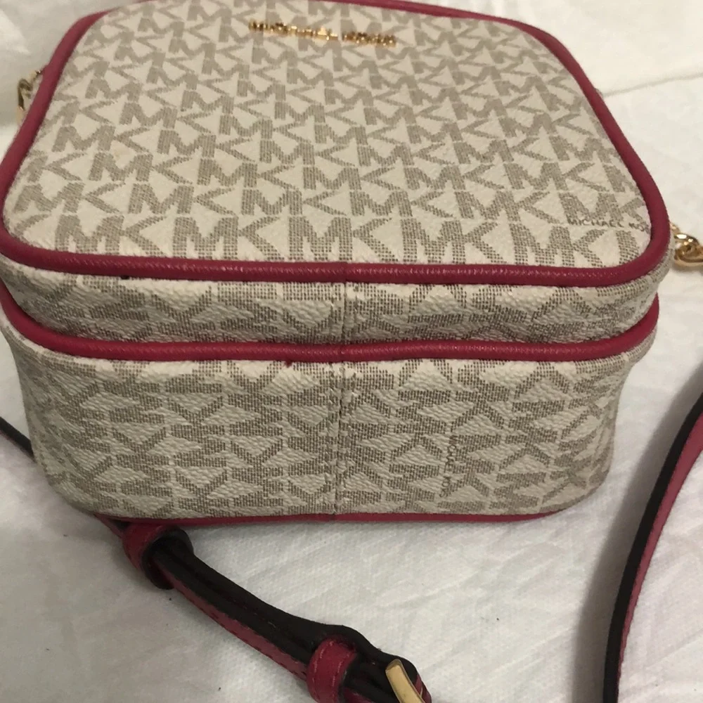 Michael Kors Jet Set Crossbody Bag - Picture 6 of 8